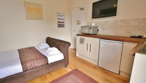 Central Studios Gloucester Road by RoomsBooked - Free Parking - Foto 3