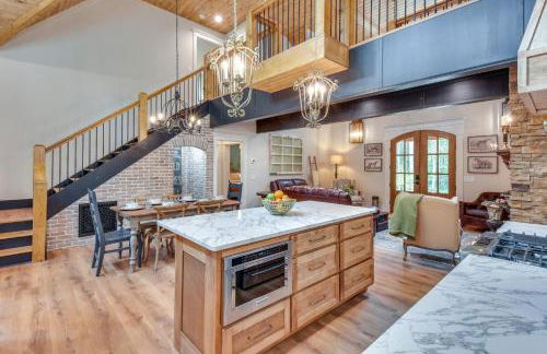 Luxurious Clarkesville Cabin with Decks and Fire Pit - Foto 9