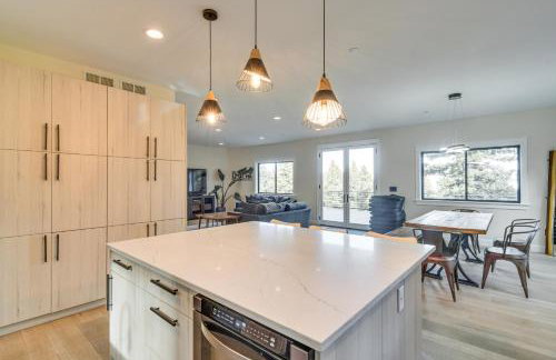 Great for Gatherings! Evergreen Getaway with Hot Tub - Foto 6