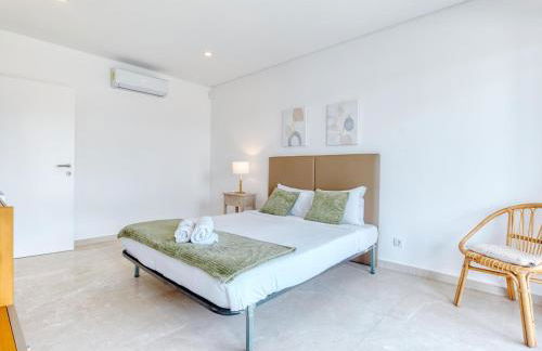 Vita Portucale ! Chic Luxe Villa with Saltwater Pool - Foto 34