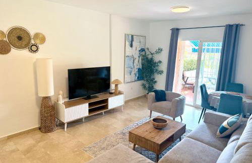 No1 - Beachfront Estepona, close to port, 2 bedroom, 2 bathroom, sleeps 5 - Photo 1