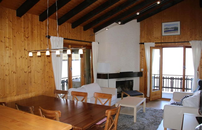 Stunning Apartment in Heart of Valley - Photo 7