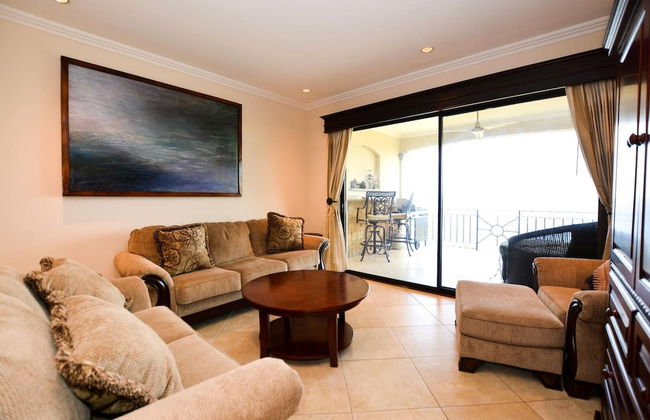 Fifth-Floor Condo with Breathtaking Ocean Views, Stylish Interior & Prime Location Near Flamingo Beach - Foto 15