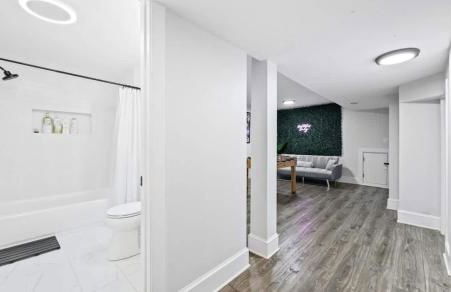 Chic 3BR-4BD-3Bath Oasis with Backyard Near NYC - Foto 23