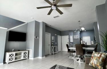 Stylish 3 bd townhouse near Disney with private pool. - Photo 10