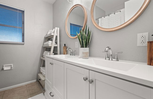 11350 Central Oasis 4BR Pool Home - Photo 29