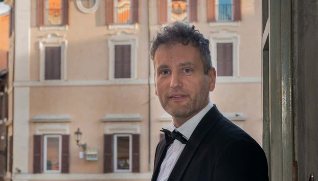 Le ténor au balcon de la Sala Dante