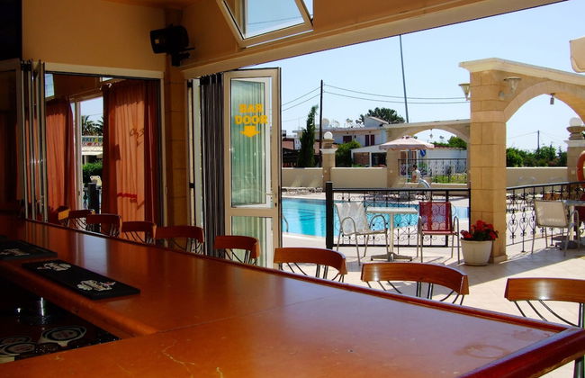 Antonios Hotel - Photo 48