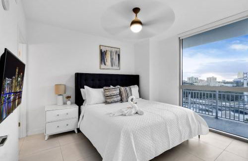 Brickell Border 3BR by Untitled Stay - Photo 27
