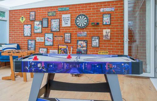 Modern Home with Games Room, Watford - Foto 7