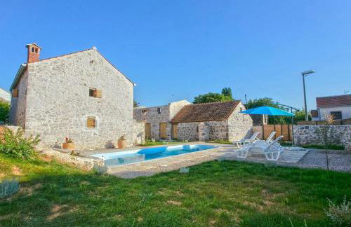 Heritage House Vrime - stone house with heated pool - Photo 24