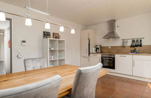 Riesling Appartement for 2 - 4 People - Billiards - Balcony with Mosel View - Parking - Wine Barrel Bar - Fully Equipped Kitchen - Netflix - WaipuTV - 3 km from Cochem - Foto 9