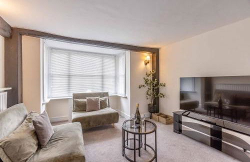 Charming 3BR Cottage Near Windsor and Sights - By Tempstay - Foto 23