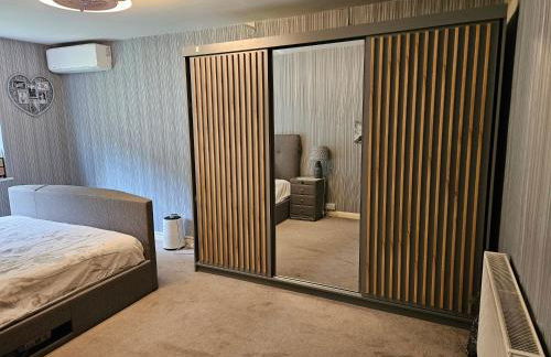 Stunning 4 bed house with huge garden and parking - Foto 31