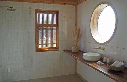 Arcs of Lombinha - Designer Cabin with Ocean Views - Photo 7