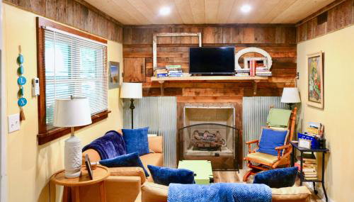 Rustic Hideaway with Fire Pit Less Than 1 Mi to River! - Foto 2