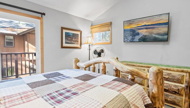 Summit Condo - Photo 4, Room
