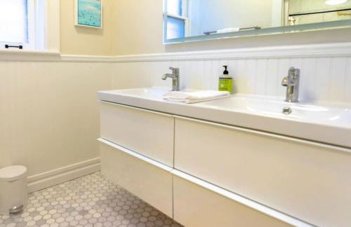 Tower Grove Park 4BR Home with Garage ABODEbucks - Photo 15