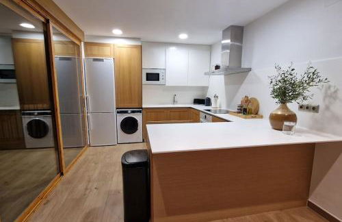 casa y piscina en un parque natural - Photo 11