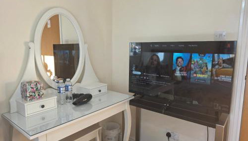Edinburgh city centre one private bedroom in shared apartment with private bathroom with free car parking - Foto 3