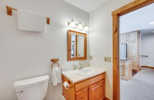 Ski-In Resort Family Condo with Deck at Jay Peak! - Foto 12