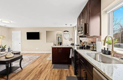 New! Modern Upper Flat near Downtown Roseville - Foto 13