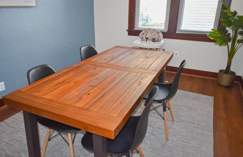 Family & Pet-Friendly Home with Fenced Yard & Office - Foto 4