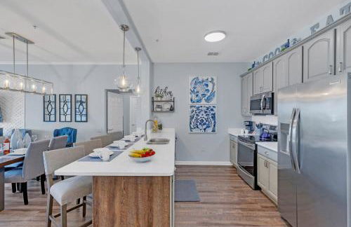 Top floor condo with view of lake, pool and fireworks! Next to Convention Center! - Foto 28