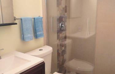 Family, Couples Retreat near Airport, Cruise Port & Beaches - Foto 18