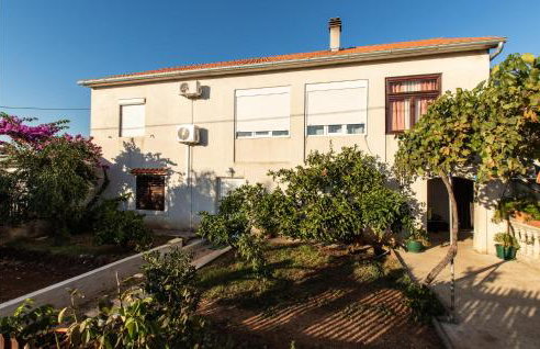 2 Bedroom Lovely Apartment In Donje Rastane - Foto 1