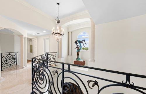 Near the Beach • Pool & Jacuzzi • Waterfront Villa - Foto 44