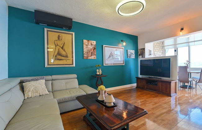 Apartment With Breathtaking sea View - Photo 18