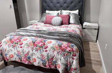 Large Five Bedroom house with outdoor patio with Jacuzzi and television! - Foto 58