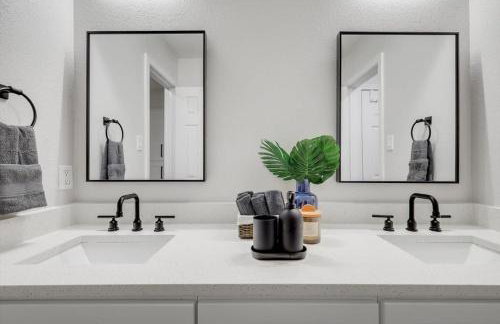 Relaxing Texas Retreat 4BR w Pool & Dream Kitchen - Foto 26