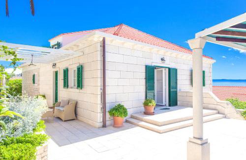 Your Family Oasis by the Sea Villa Mir Vami, heated pool - Photo 36