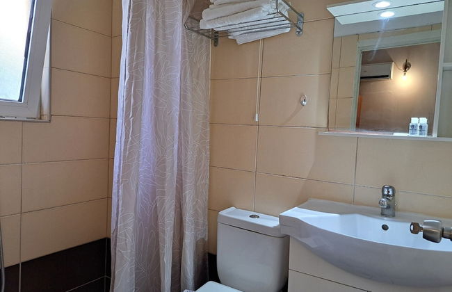 Bristol Hotel & Apartments - Photo 11