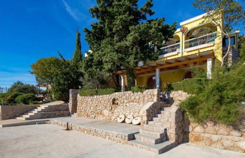 Beautiful Apartment In Lukovo Sugarje - Photo 2