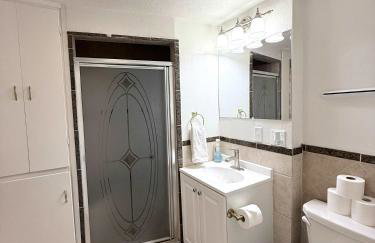 Newly Renovated Home w Garage Near Old Town - Foto 20