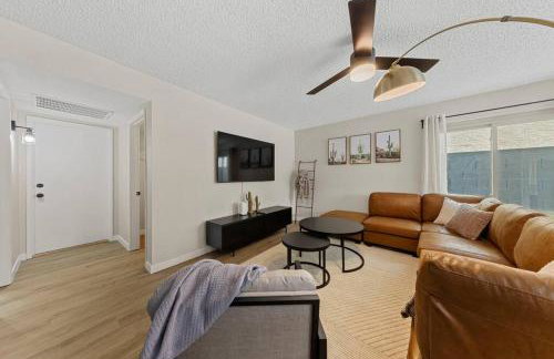 4Br Model Home w Pool and Pool table in Henderson - Foto 24