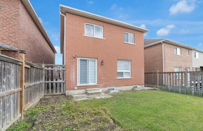 Beautiful House - On A Quiet Street - Photo 62