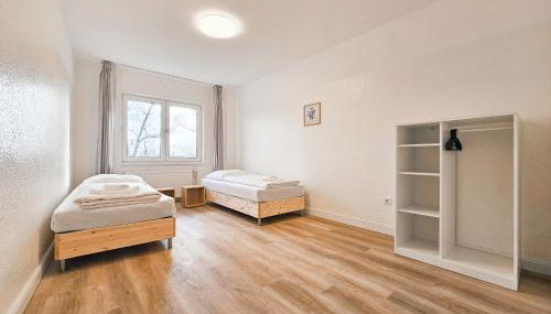 Tolstov Apartments - Monteurwohnungen - 2 Schlafzimmer - Küche - Balkon - Waschmaschine - 25 Min zur Messe DUS - Foto 3, wardrobe
