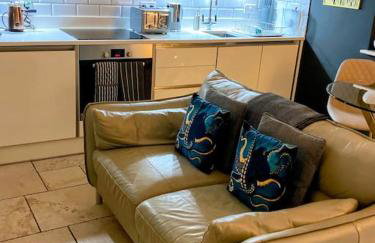 Tranquil retreat with hot tub - Photo 12