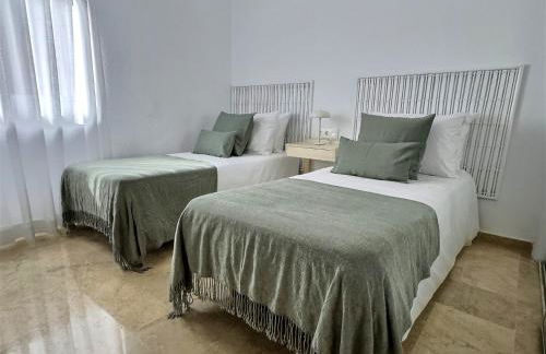 Two bedroom apartment moments from the Cristo beach Estepona - Foto 13