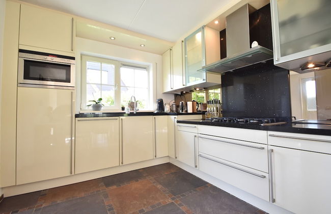 Enticing Holiday Home in Oude With Garden - Foto 13