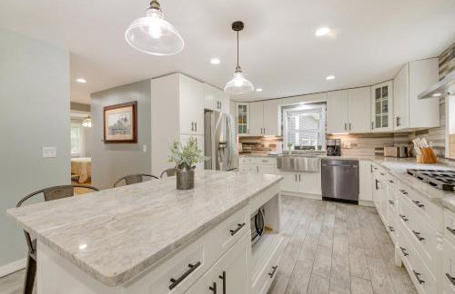 Searsport Paradise with Private Pool and Patio! - Foto 8