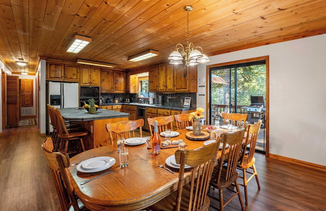Whiskey Springs by Avantstay Classic Cabin Near Tahoe Donner Ski Area! - Foto 16