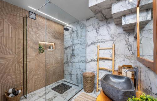 Antonakis Villa Secret Pool & Hot Tub Hideaway - Photo 20