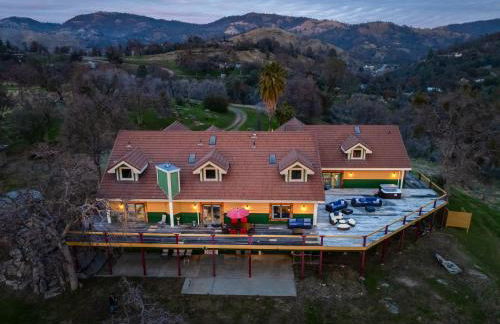 Yosemite Gateway Sleeps 18 - Coarsegold Villa near Bass Lake - Foto 63