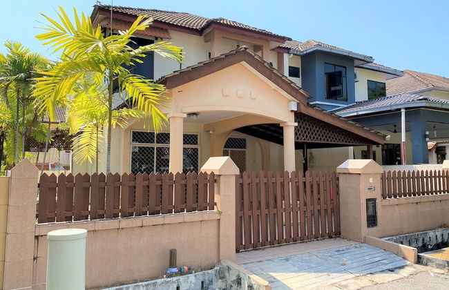 OYO 90199 Homely&cozy House - Foto 17