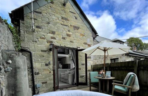 The Stables - Detached Cottage with Private Garden & Hot Tub - Foto 1